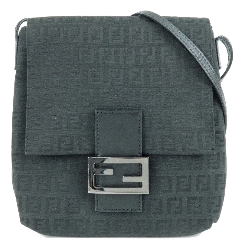 Fendi Baguette bags in a limited - edition colorway for a rare and exclusive lookFENDI Zucchino Canvas Leather Shoulder Bag Black 8BT075