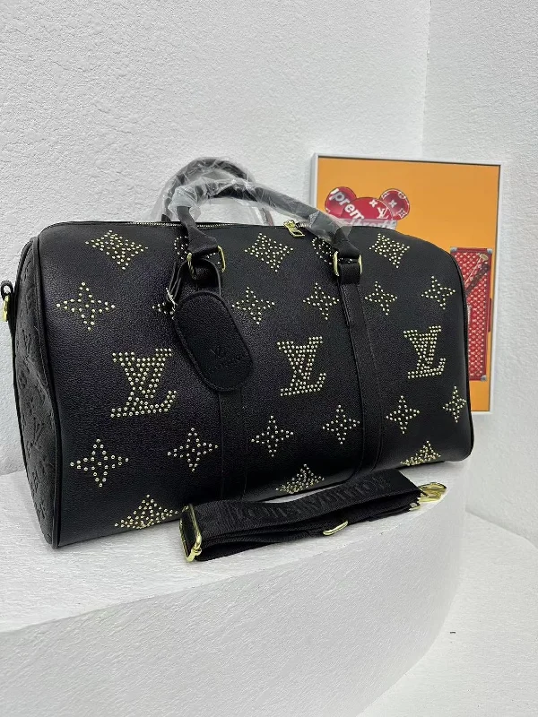 Louis Vuitton Speedy bags in monogram canvas for a classic lookLouis vuitton handbag ( weekender / traveling bag)