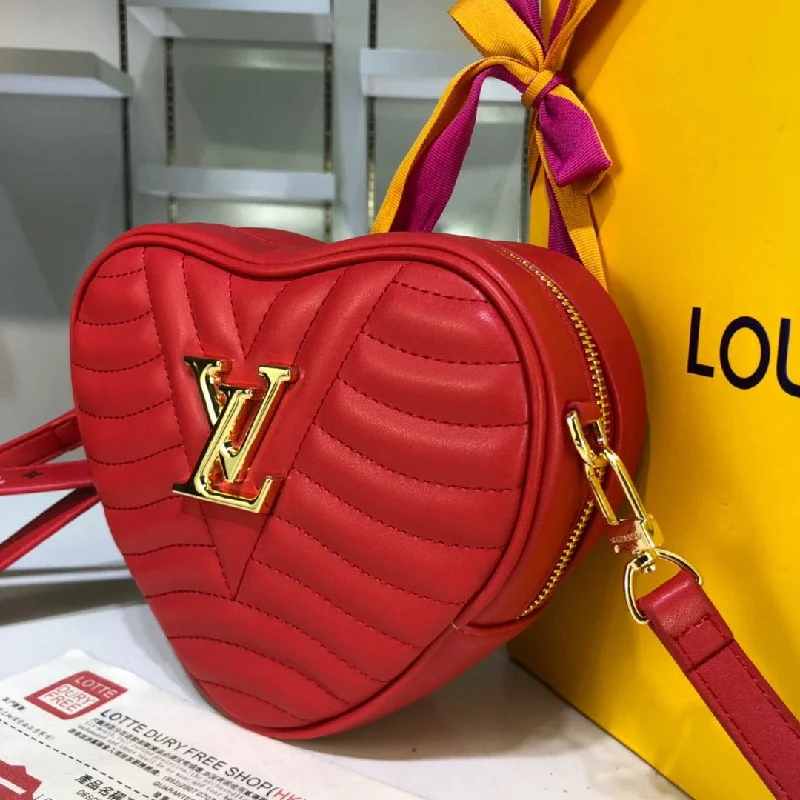 Louis Vuitton bags with a chain - link trim and a leather body for a modern edgeDesigner Handbags Louis Vuitton 060