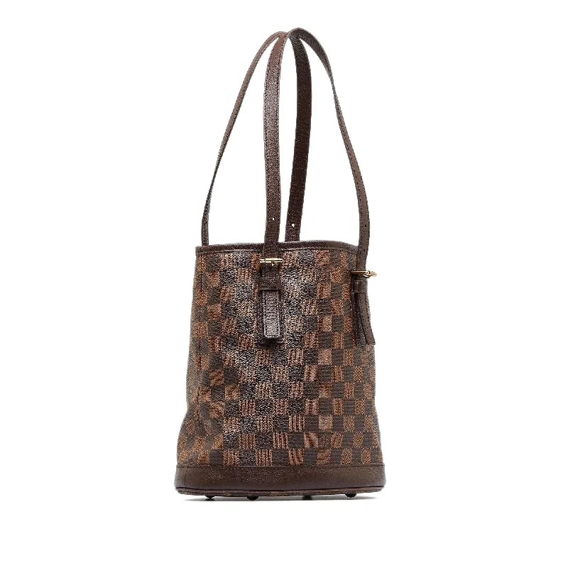 Ladies Louis Vuitton Petite Malle bags in a pastel color for a soft lookLouis Vuitton Damier Ebene Marais (uidOEH)