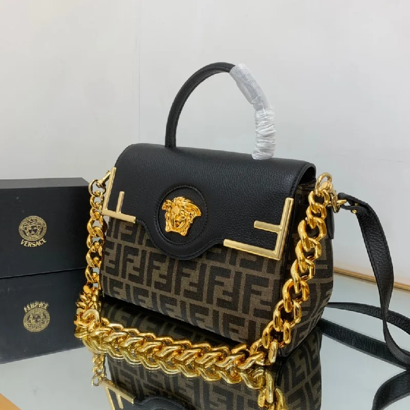 Ladies Fendi Peekaboo bags with gold - toned hardware for a touch of luxuryFendi Luxury Bag - FED - 219