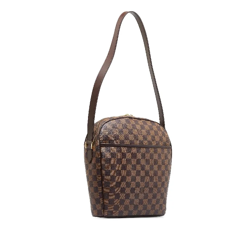 Ladies Louis Vuitton Petite Malle bags in a pastel color for a soft lookLouis Vuitton Damier Ebene Ipanema GM (quelte)