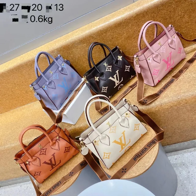 Louis Vuitton bags with a detachable mirror inside for on - the - go touch - upsLouis Vuitton Handbag