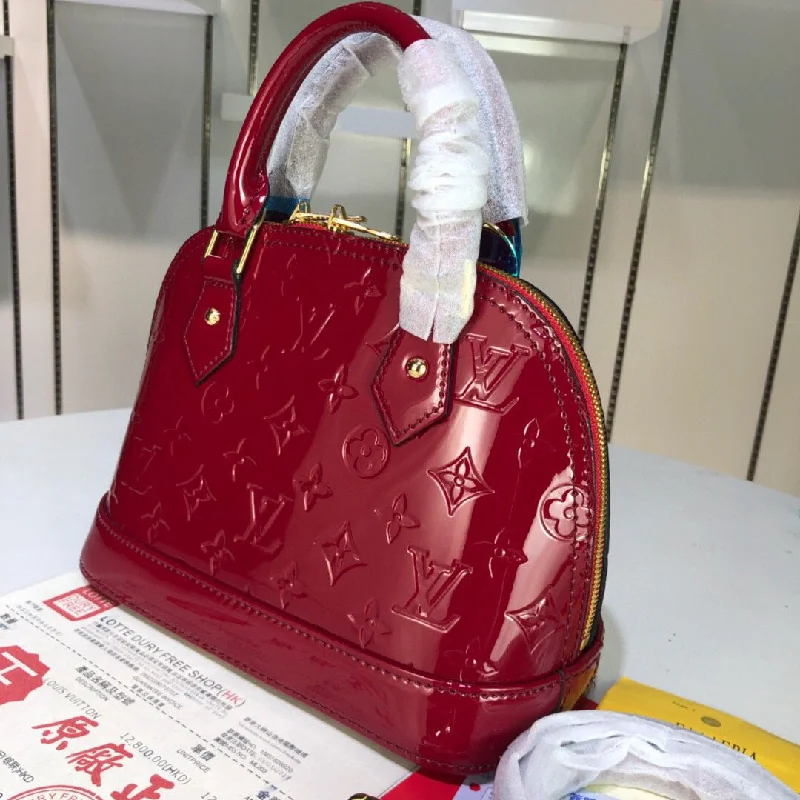 Ladies Louis Vuitton Petite Malle bags with a star - shaped charm for cutenessDesigner Handbags Louis Vuitton 058