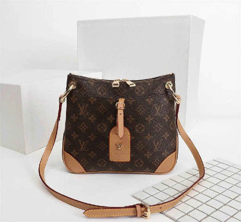 Ladies Louis Vuitton Capucines bags with gold - toned hardwareDesigner Handbags Louis Vuitton 189