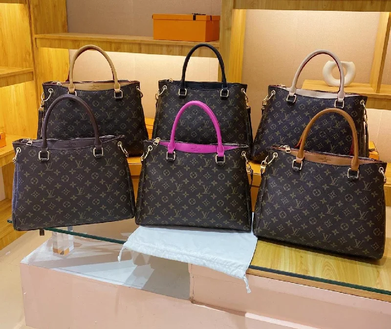 Louis Vuitton Speedy bags in monogram canvas for a classic lookLouis Vuitton Handbag