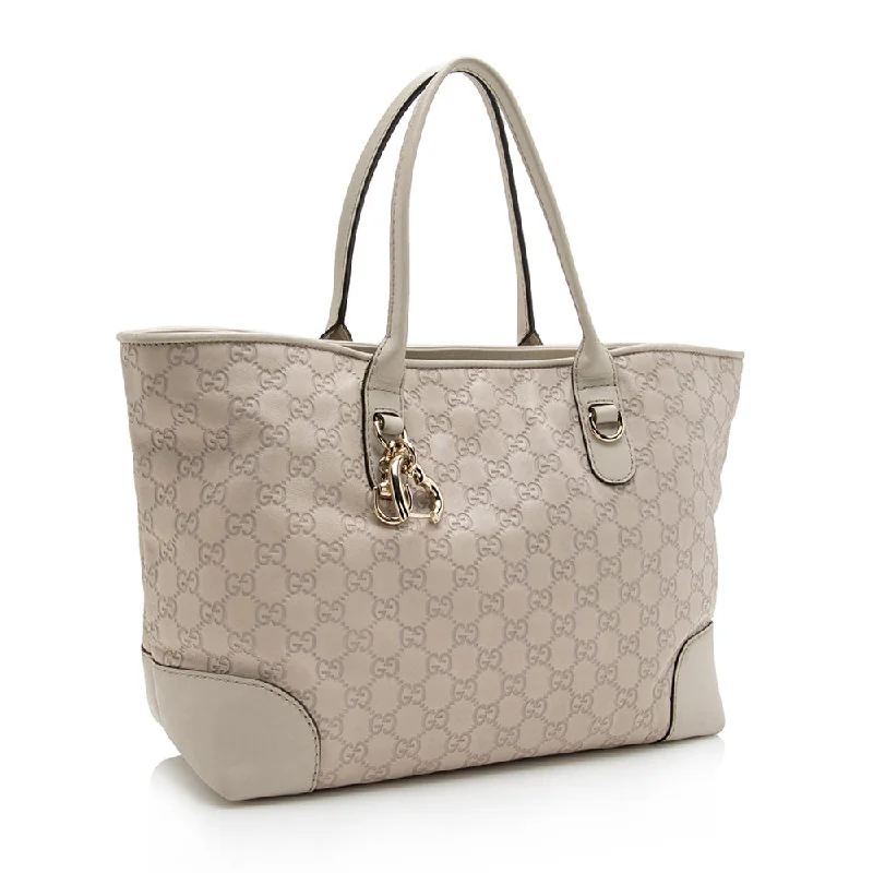 Women Gucci bags with a front - flap pocket for quick - access itemsGucci Guccissima Leather Heart Bit Medium Tote (16534)