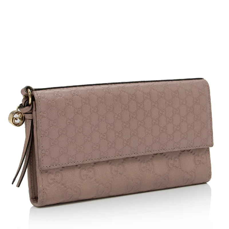 Women Gucci bags with a snap - button closure and a decorative charmGucci Guccissima Leather Bree Continental Wallet (NXJ3NA)